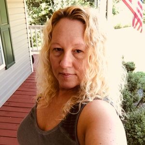 Meet your Posher, Carolyn